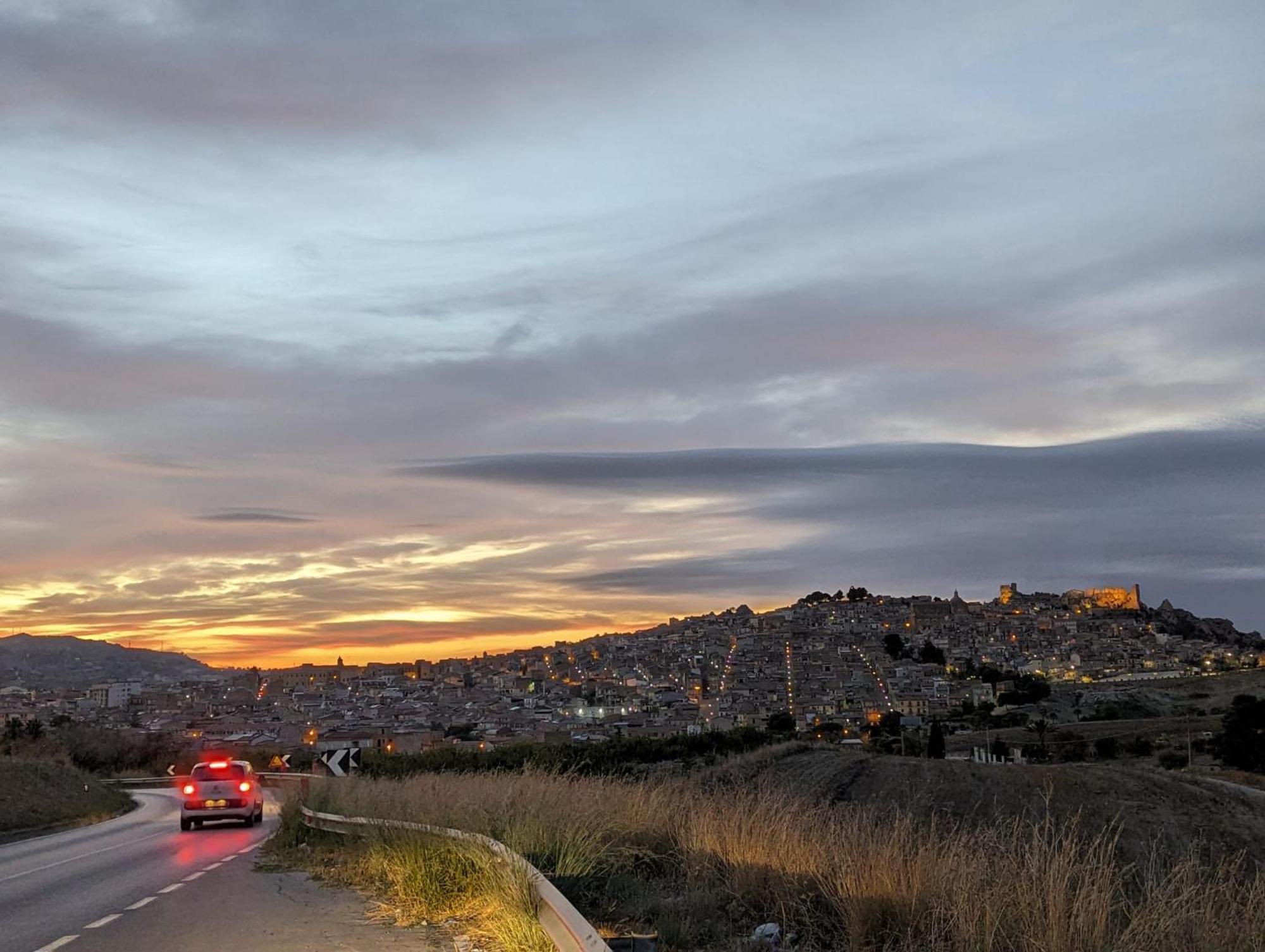 Appartamento "Rina Centro Sicilia" Pietraperzia Buitenkant foto