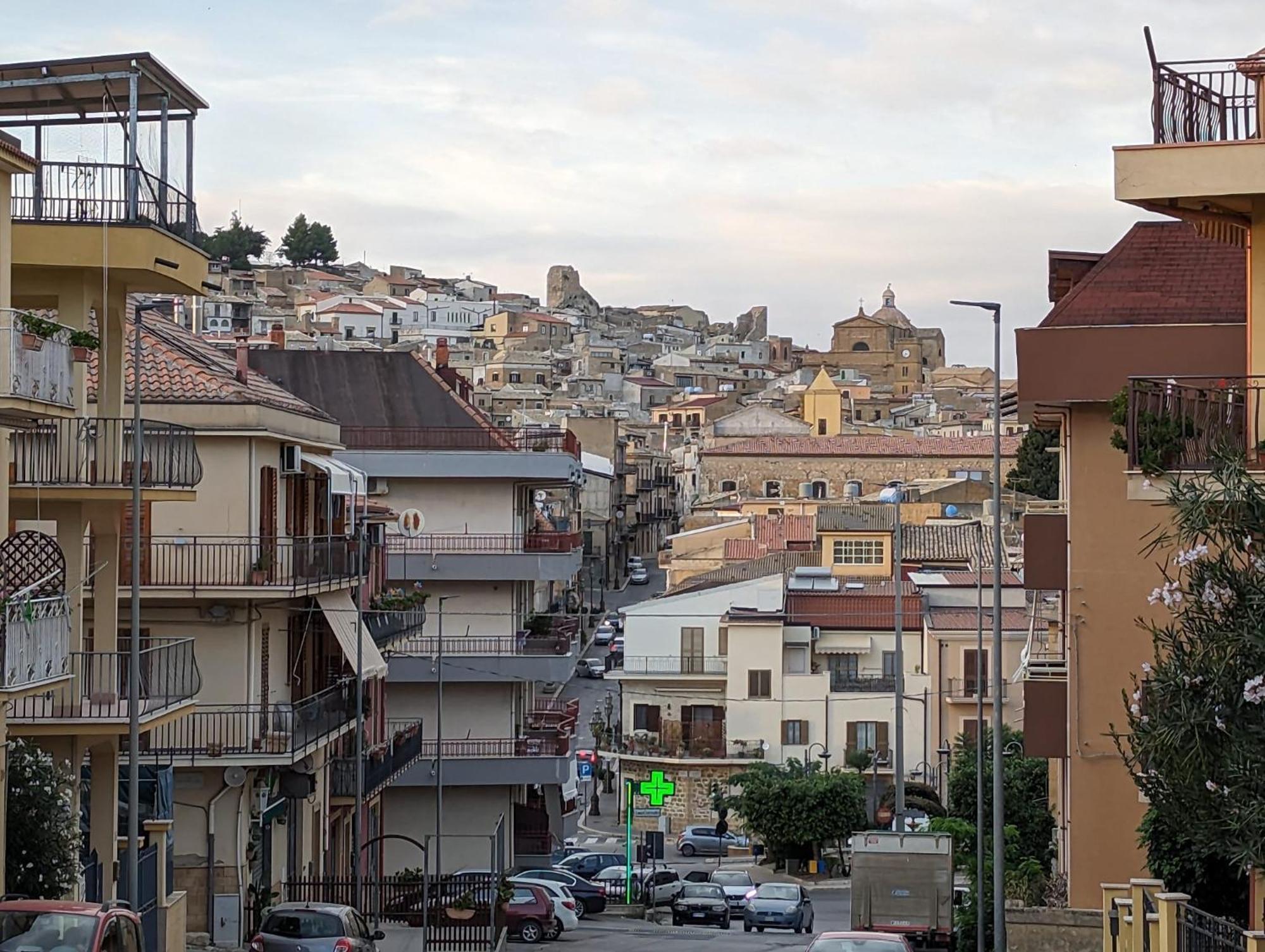 Appartamento "Rina Centro Sicilia" Pietraperzia Buitenkant foto